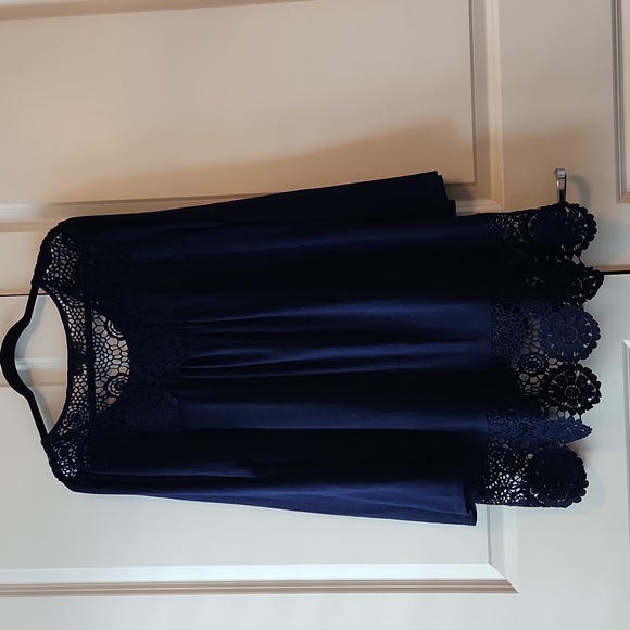 Lace Floral Navy 1X top by Melissa Paige - Picture 4 of 6